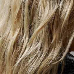 Flash Form Finishing Spray Wax | Signature | Oribe®